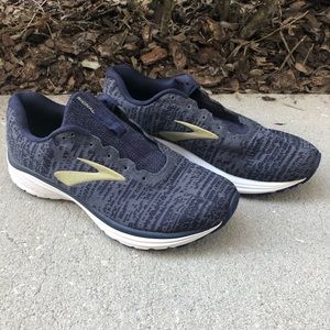 Brooks Signal Running Shoe
